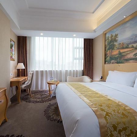 Vienna Hotel Guangzhou Baiyun Airport Exterior foto